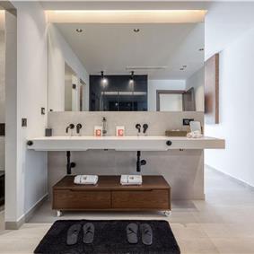 5 bedroom luxury seaside villa with indoor & outdoor pool, near Acharavi, sleeps 10